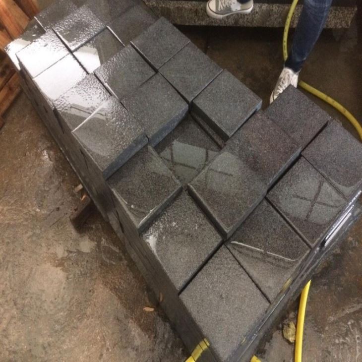 pearl black flamed tile G684