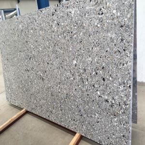 แผ่นควอตซ์สีเทาแฟนตาซี