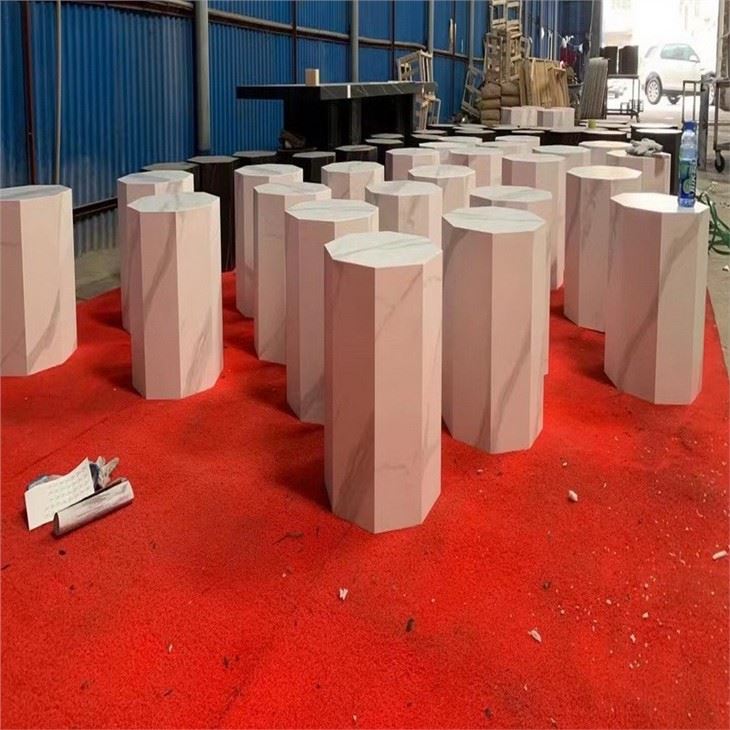 Sintered stone column